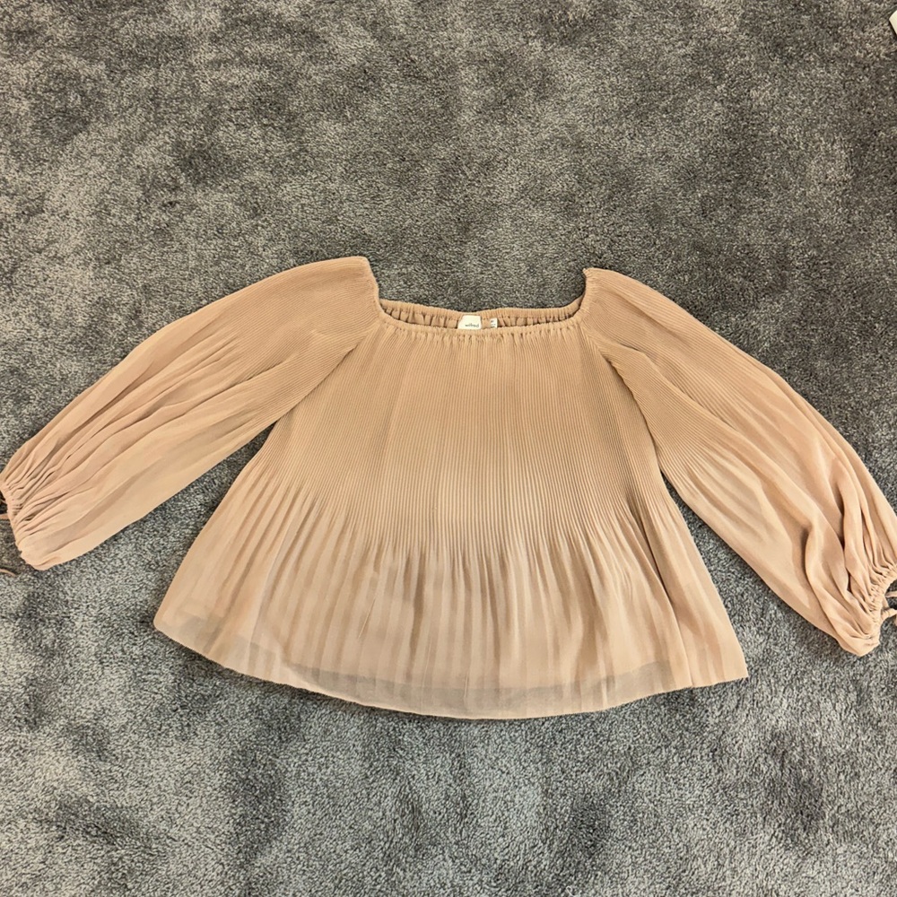 Beautiful aritzia blouse